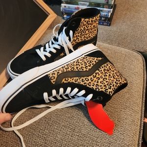 Ladies leopard and black Van's size 8.5